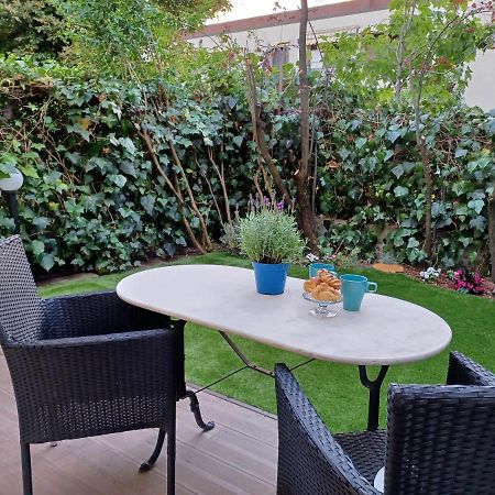 Casa Carolina: King Size Bed Across From Golden Beach Desenzano del Garda Exterior photo