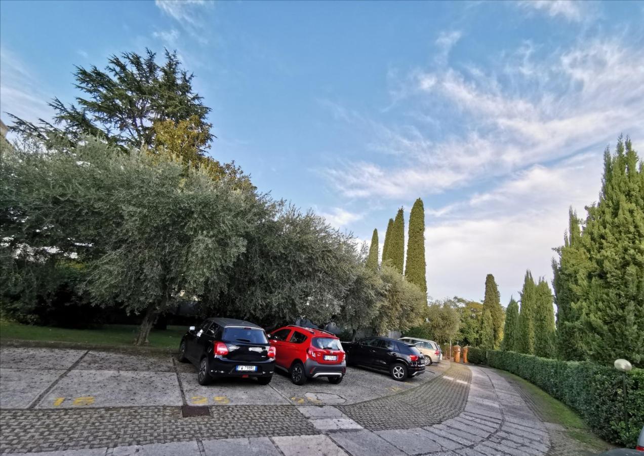 Casa Carolina: King Size Bed Across From Golden Beach Desenzano del Garda Exterior photo