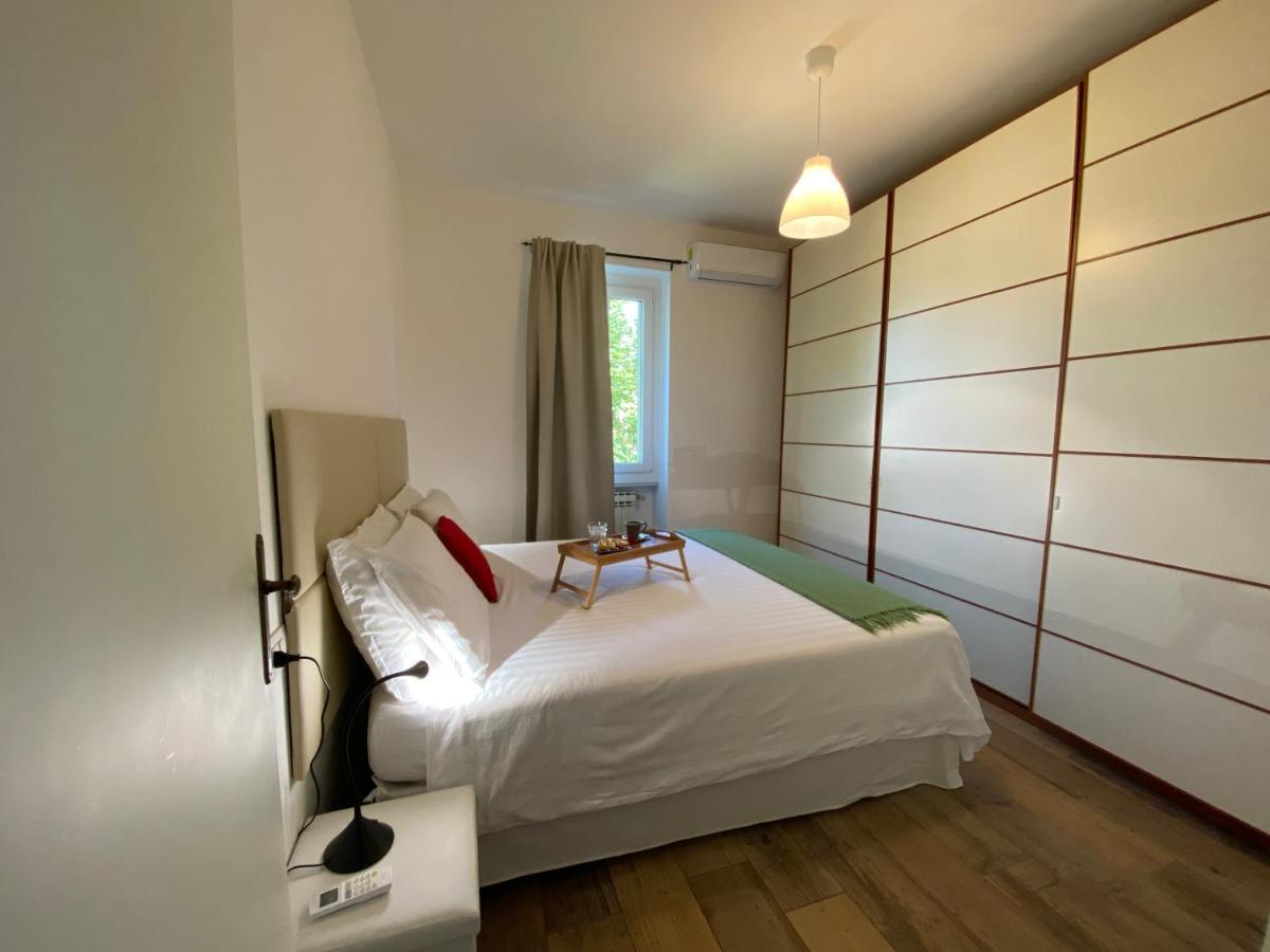 Casa Carolina: King Size Bed Across From Golden Beach Desenzano del Garda Exterior photo