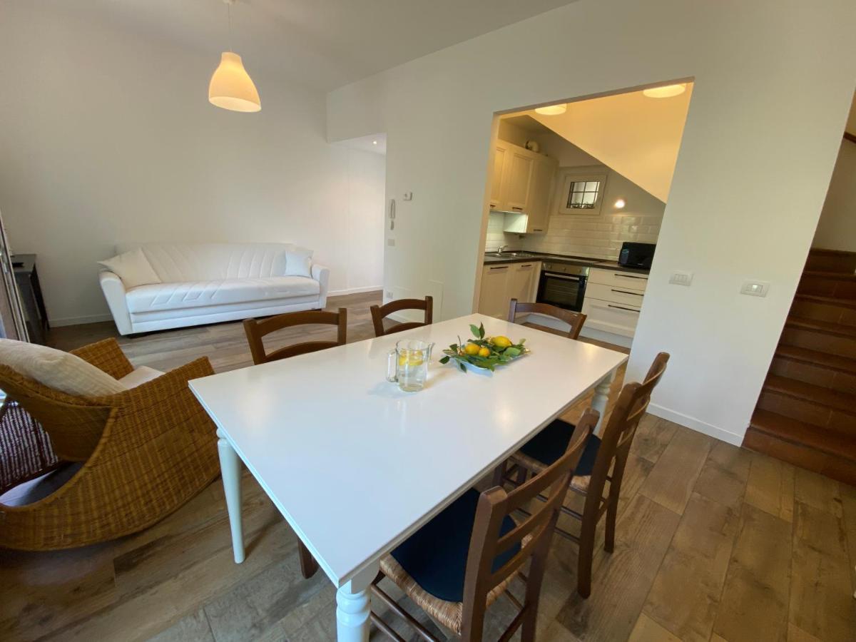 Casa Carolina: King Size Bed Across From Golden Beach Desenzano del Garda Exterior photo